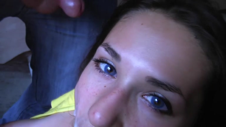 I fuck a teen 18+ chick in the porch