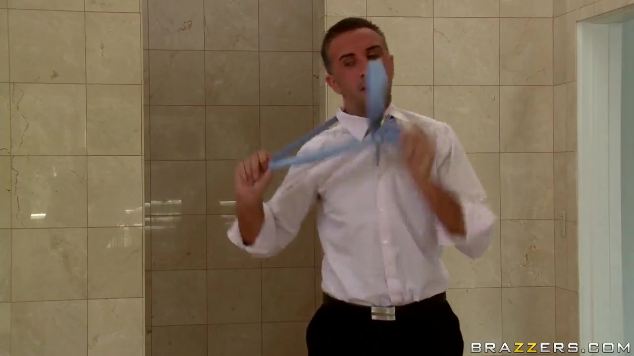 Keiran Lee gets sucked by gorgeous Sienna Milano