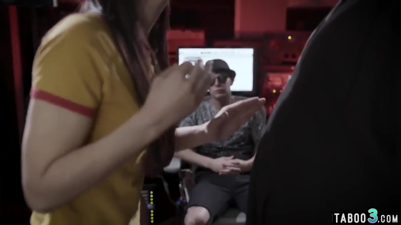 Struggling Musician Has Ffm With Dj For Promise Of Fame - Abigail Mac And Aidra Fox