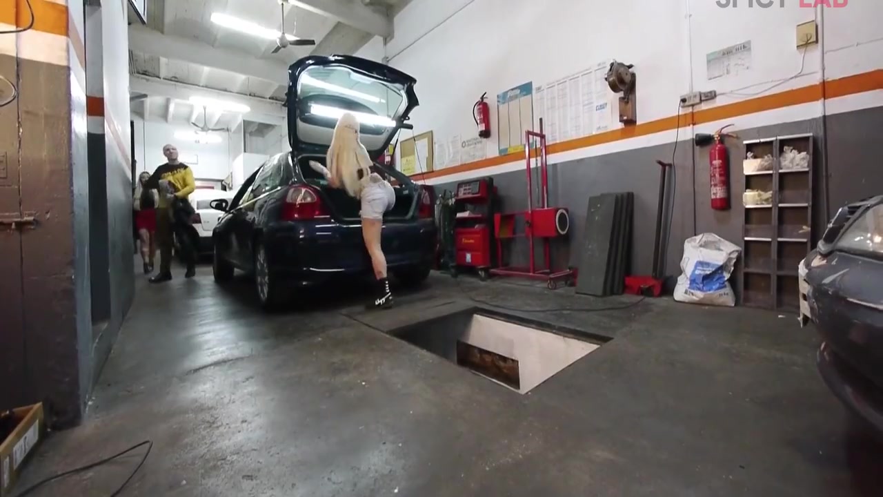Slutty Garage In Barcelona Thirsty For Sex And Cum. With And - Belinda Rubio, Mary Rider And Capitano Eric