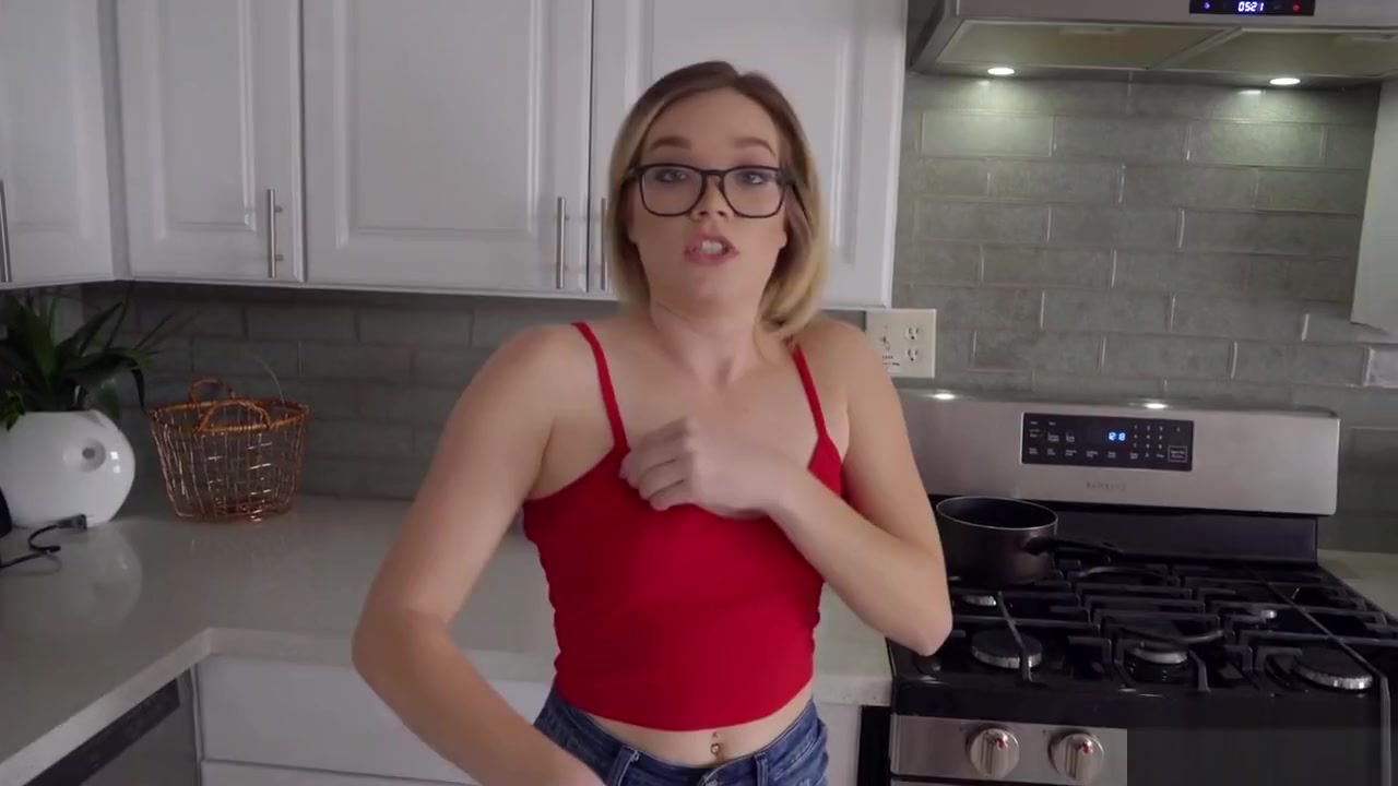 Stepsister shows big ass to her stepbro while cleaning