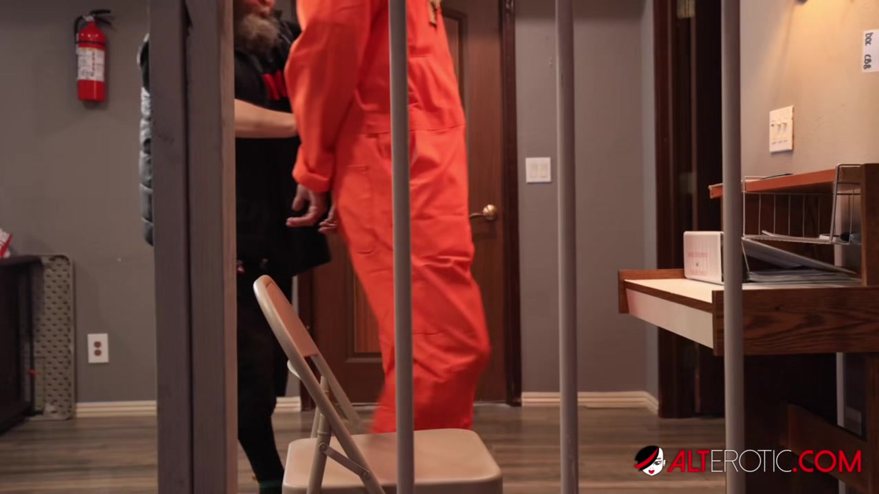 2 Female Prisoners Blow A Thug In A Holding Cell - AltErotic