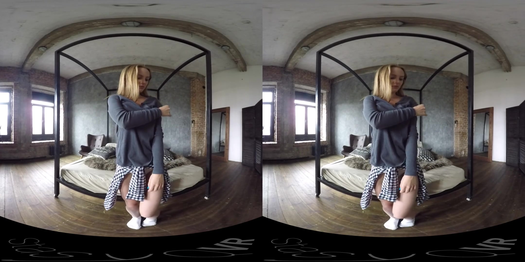 Blonde Dances and Strips - StasyQVR