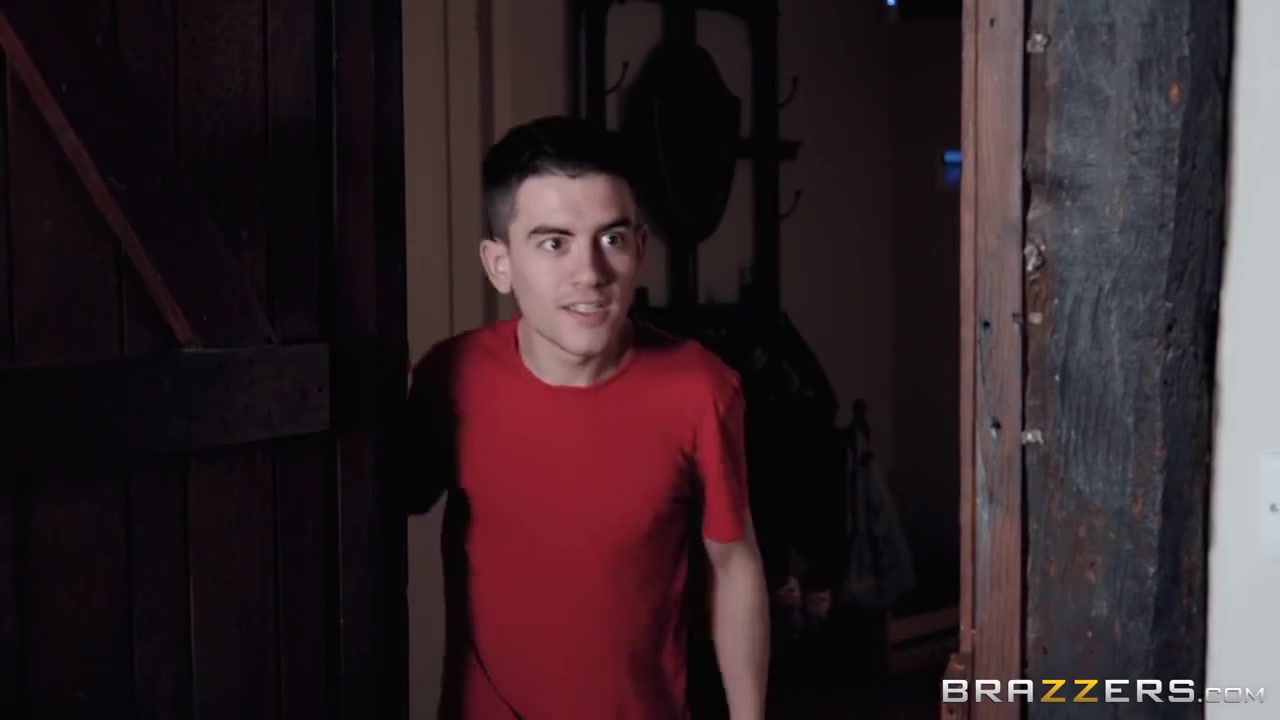 Jordi El Nino Polla And Rebecca Jane Smythe In Stepsosn Made To Lick His Stepmoms Pussy In The Bathroom. Pt.2