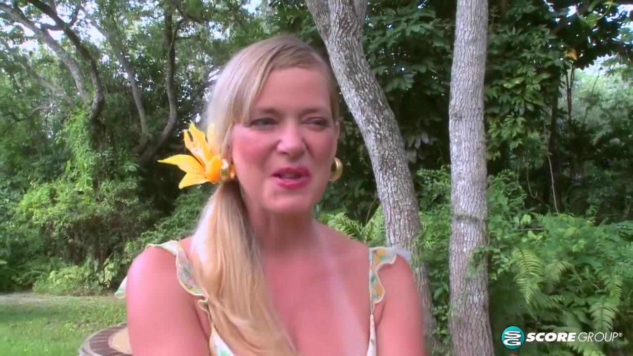 Casey Bryant In Sexy & Horny Milf