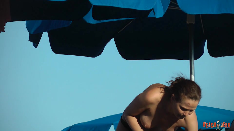 Boobs and sunbeds 18 - BeachJerk