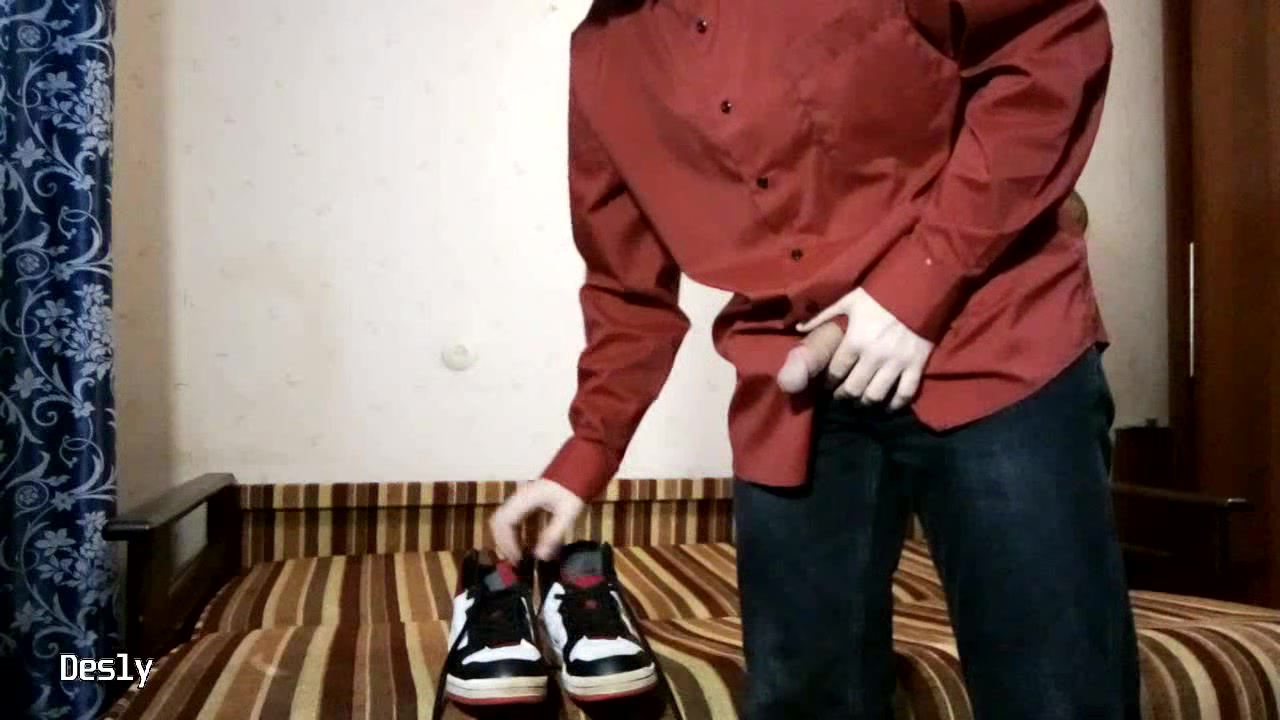 Emo skater twink licks own cum on sneakers