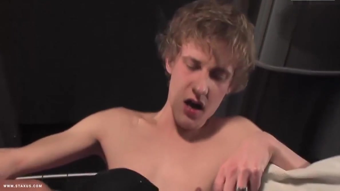French Frenzy: Slurping Cocks And Pounding Ass In A Coach