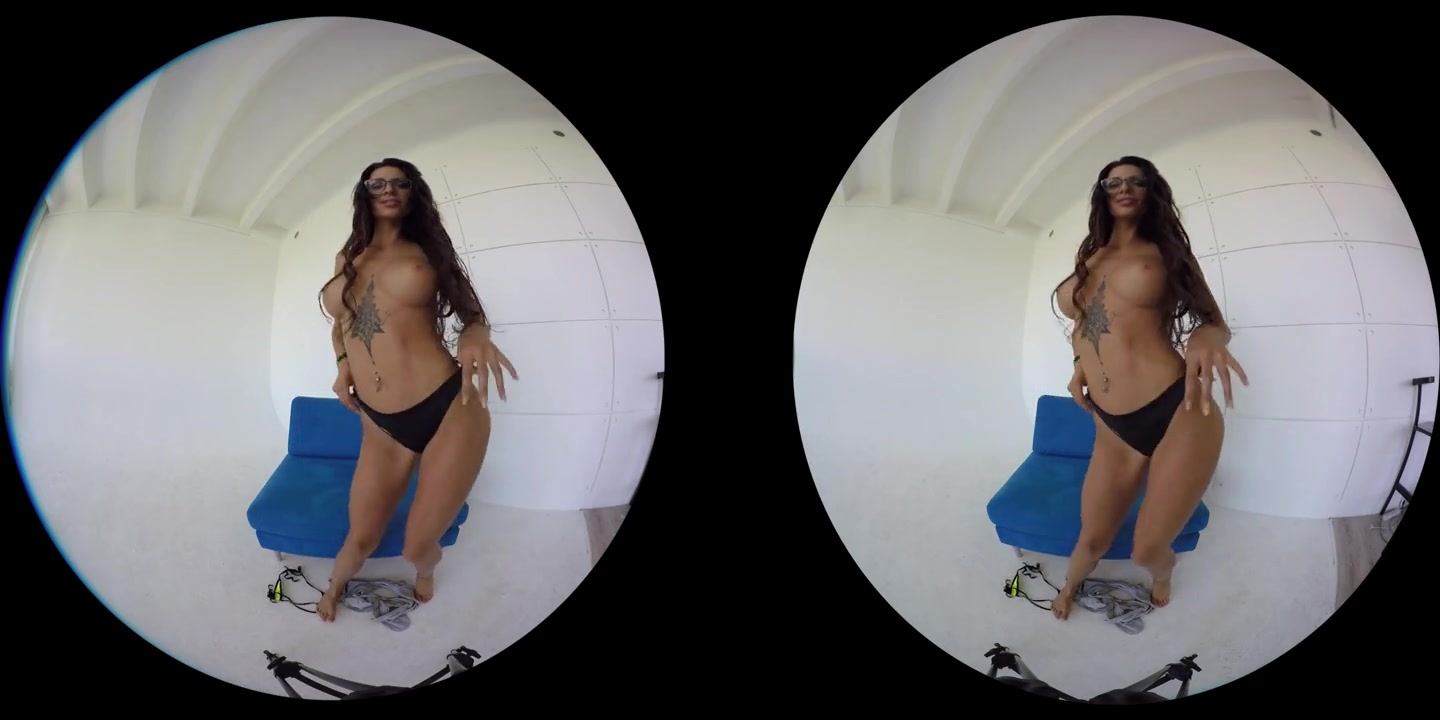 Vacationing Hottie Ends Up Naked