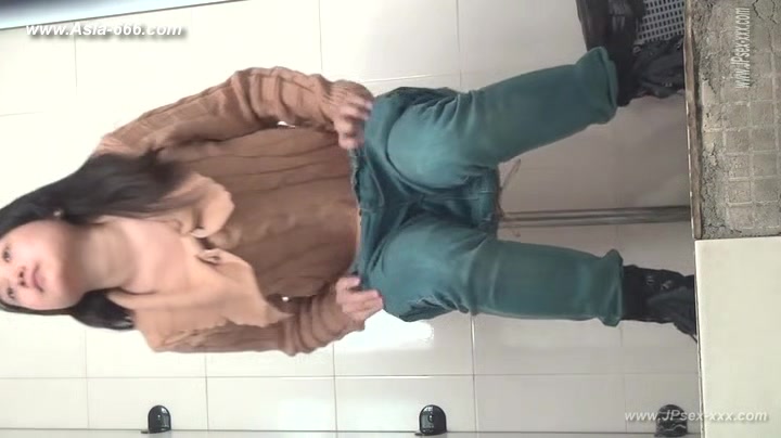 chinese girls go to toilet.133