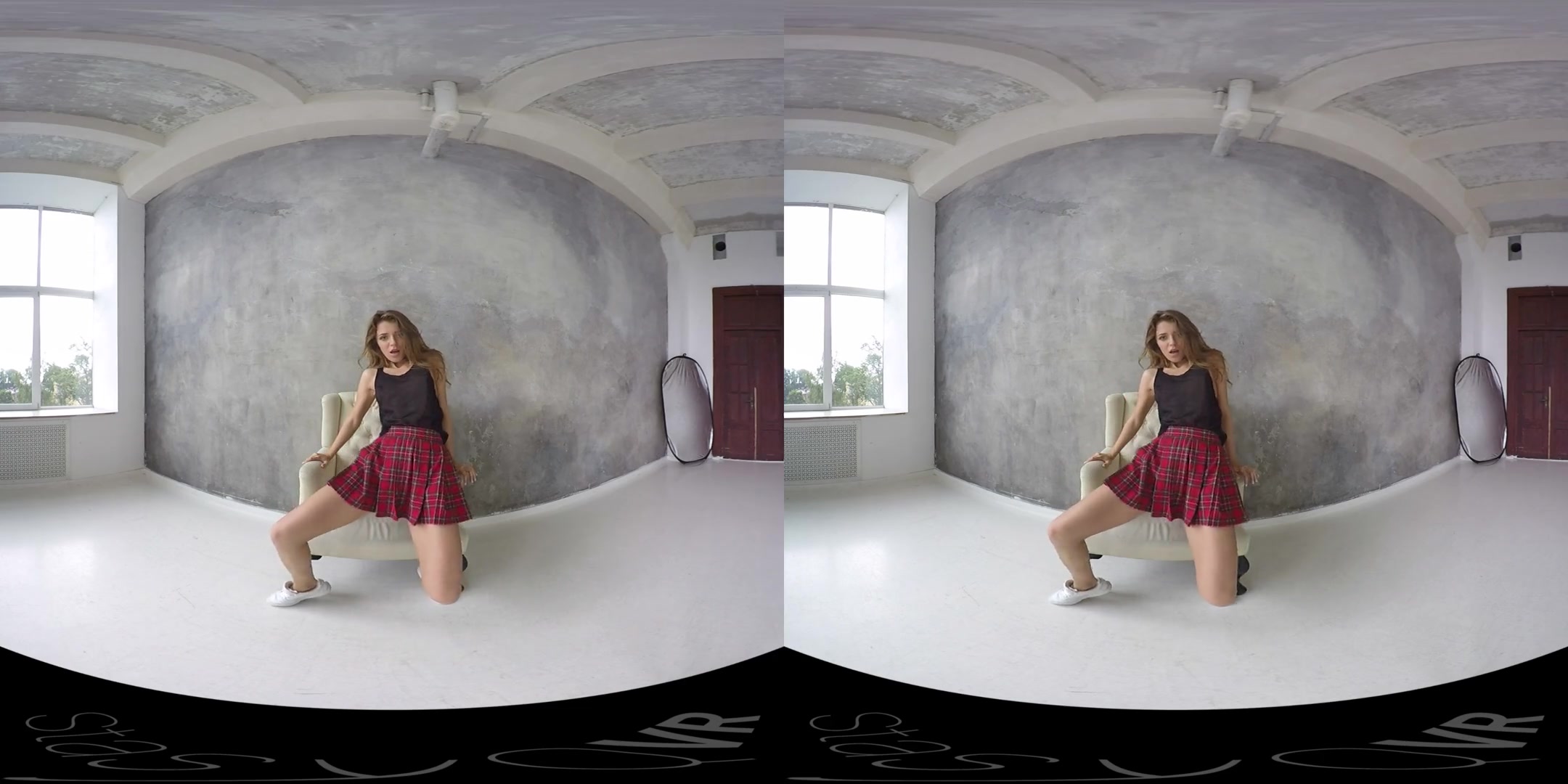 Blonde Stunner Dances and Strips - StasyQVR
