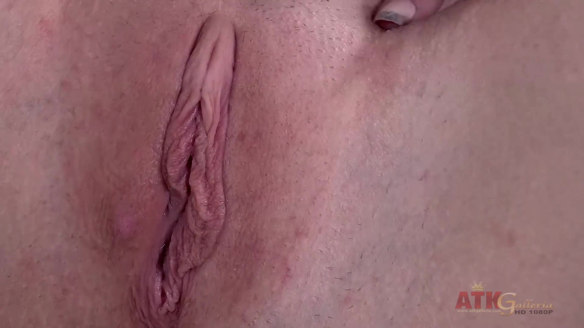Teen showing her perfect cunt