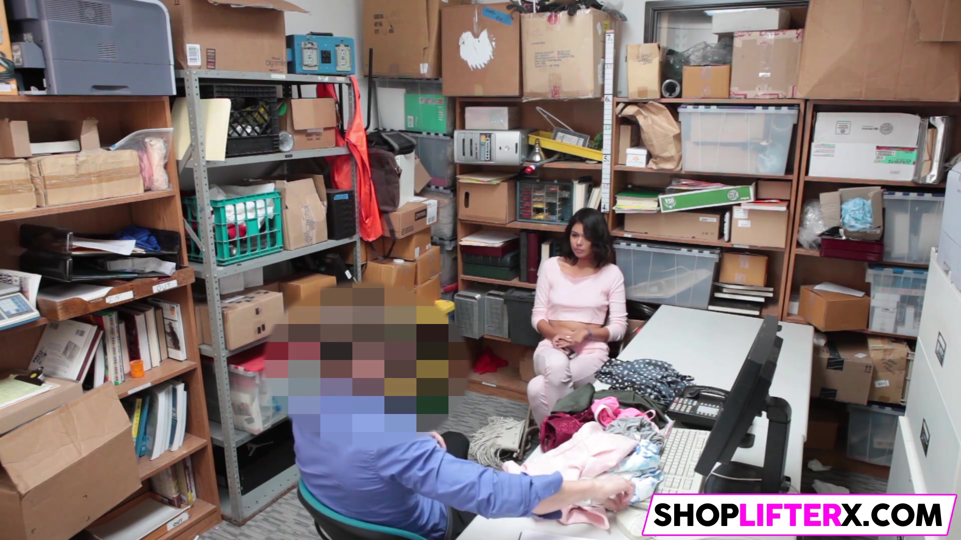 Shoplifter has to chew on his bone