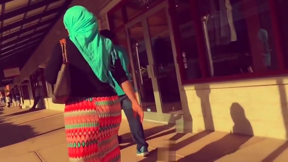 hijab wife big ass walking in street