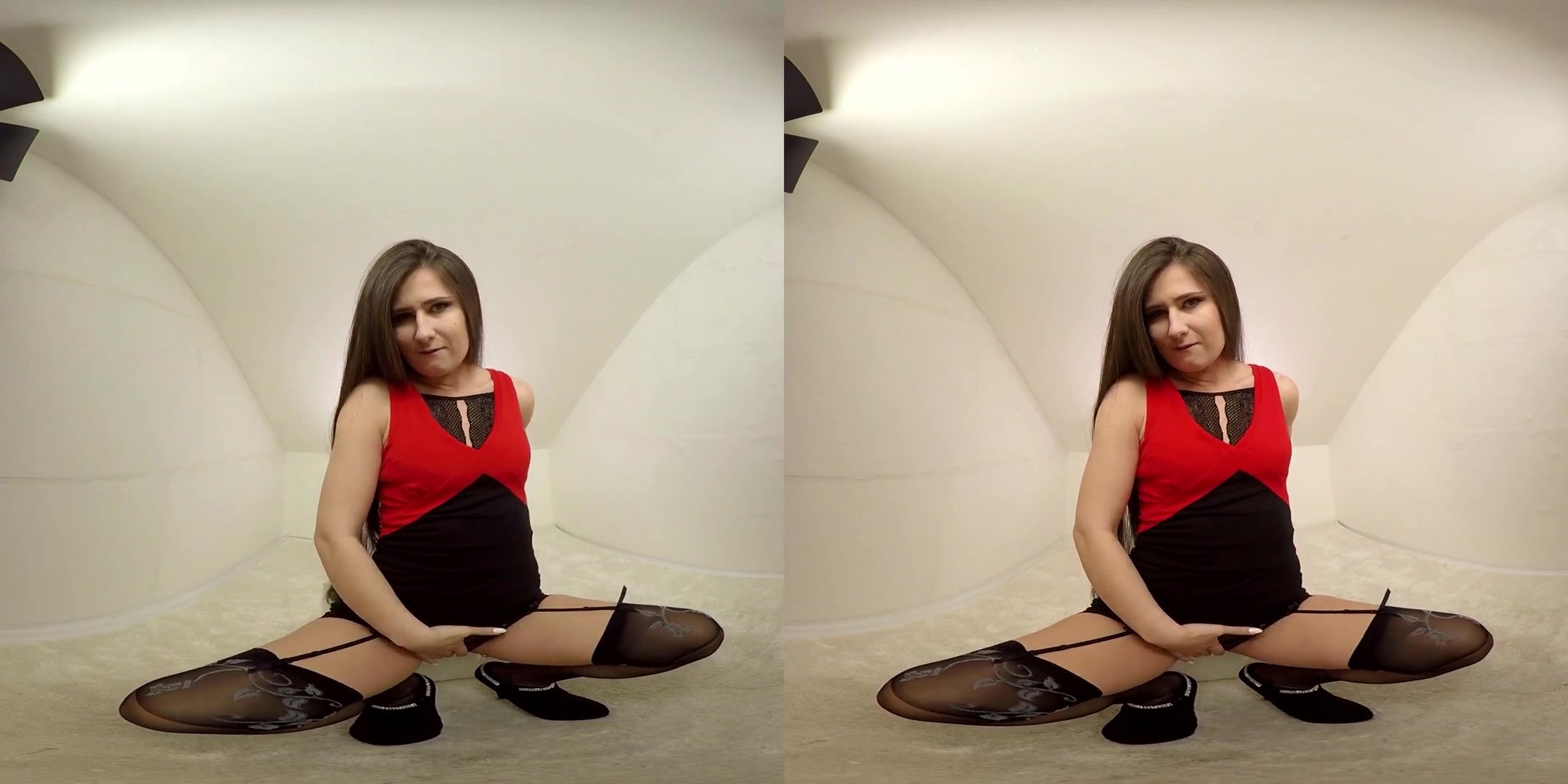 Lara Fox in teen 18+ Hottie Lara Fox Plays with Her Pussy - BravoModelsMedia