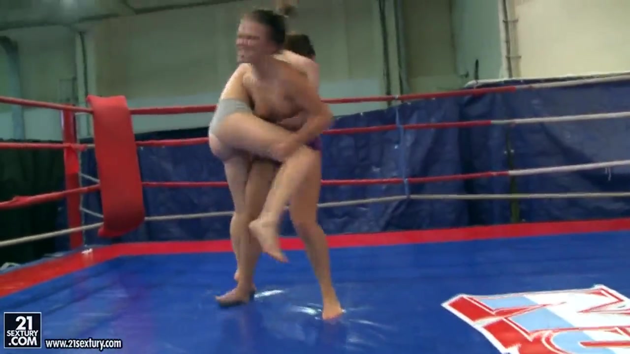 Awesome fight of the sexy Denise Sky and Tiffany Doll