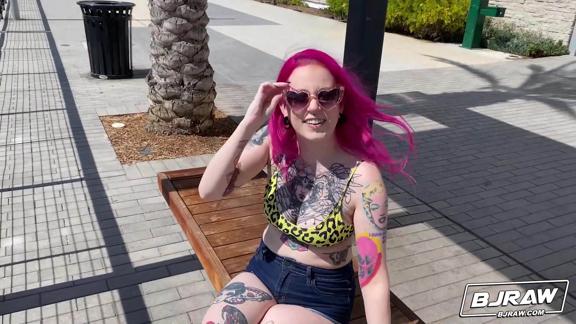 Lady Loves To Lick - BJRaw