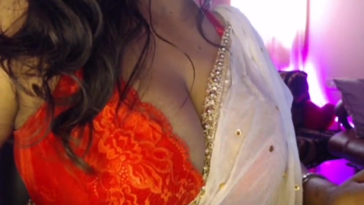 Desi Hot Girl Under Bra Hot Boobs Show