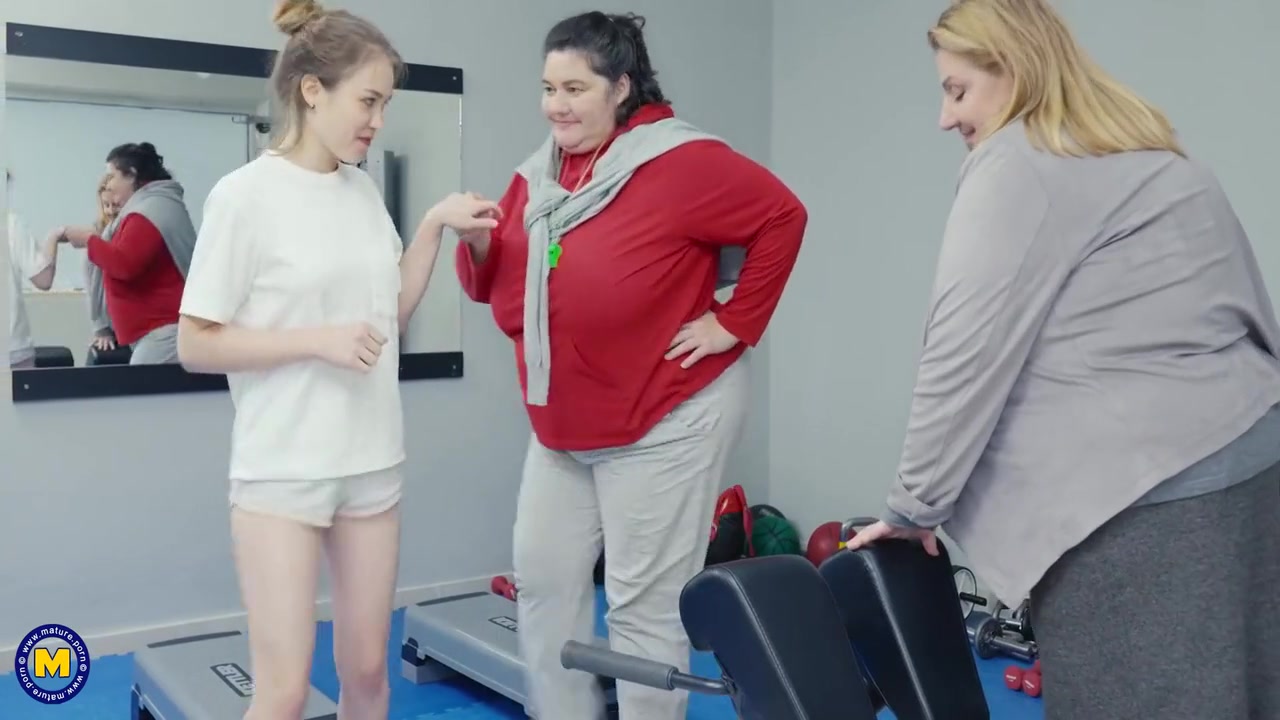 Very Big Bbw Lesbians Sharing Young Girl In Gym