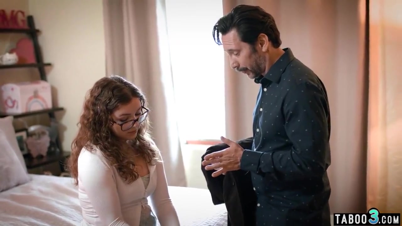 Tommy Pistol And Leana Lovings - Guy Nailing Associates Coed Stepdaughter