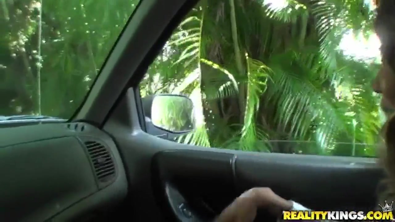 Ashton Star likes outdoor sex with her lover Josh