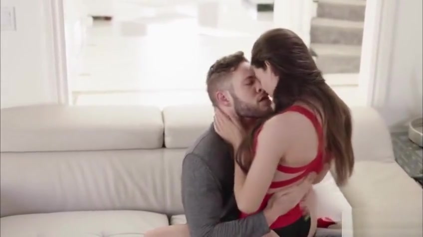 TS Superstar Korra DelRio tries riding dudes big cock