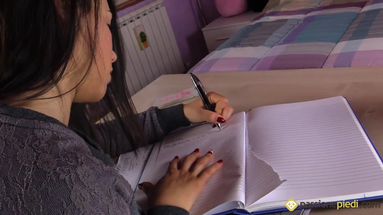 Brunette babes Petra and Gioia studying together