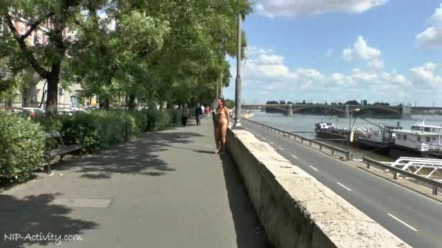 Naked hottie Tereza walks in the streets