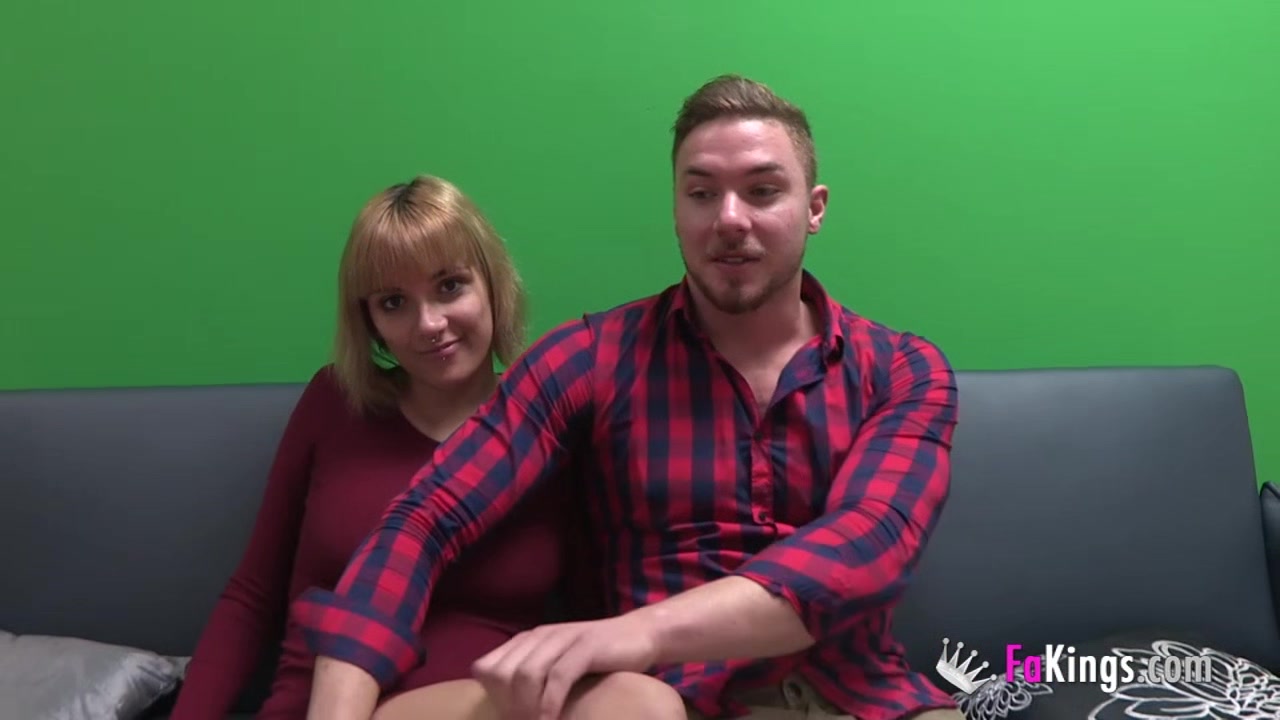 Incel hunters! Vivi lets everyone in college to finger her