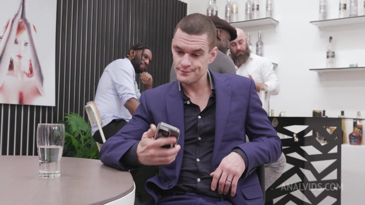 RELOAD Tinder date goes wrong, 8on1, Anna de Ville, DAP, Rough