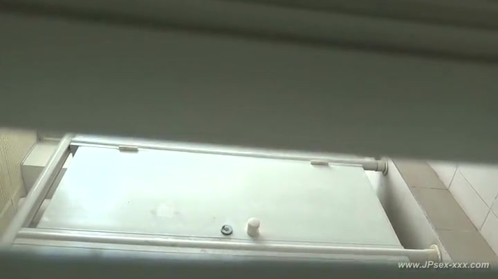 chinese girls go to toilet.27