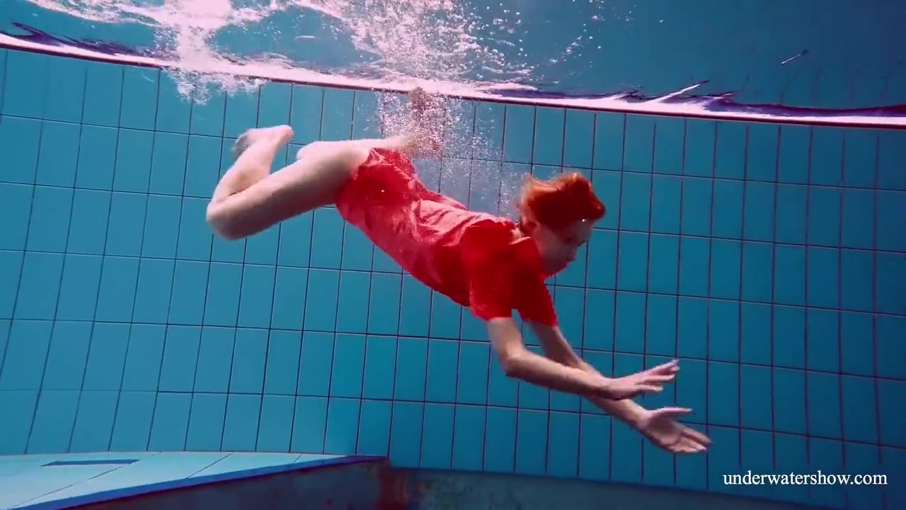 Sexy Naked Twat Avenna Swims Nude In The Pool