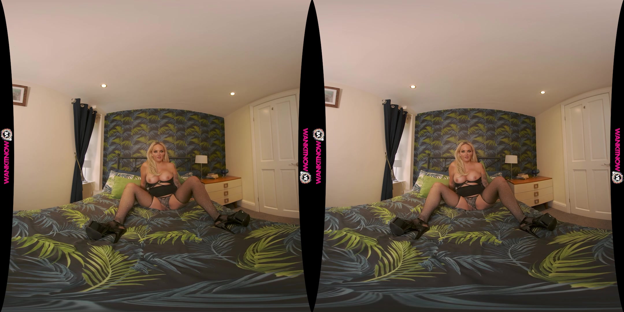 Come And Watch Me Play featuring Louise Lee - WankitNowVR
