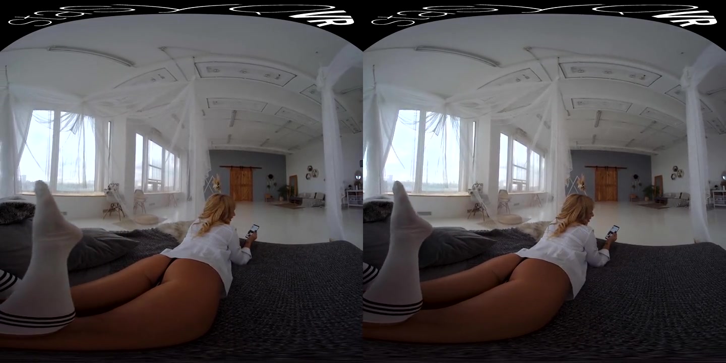 VR porn - Bombshell in Bed - StasyQVR