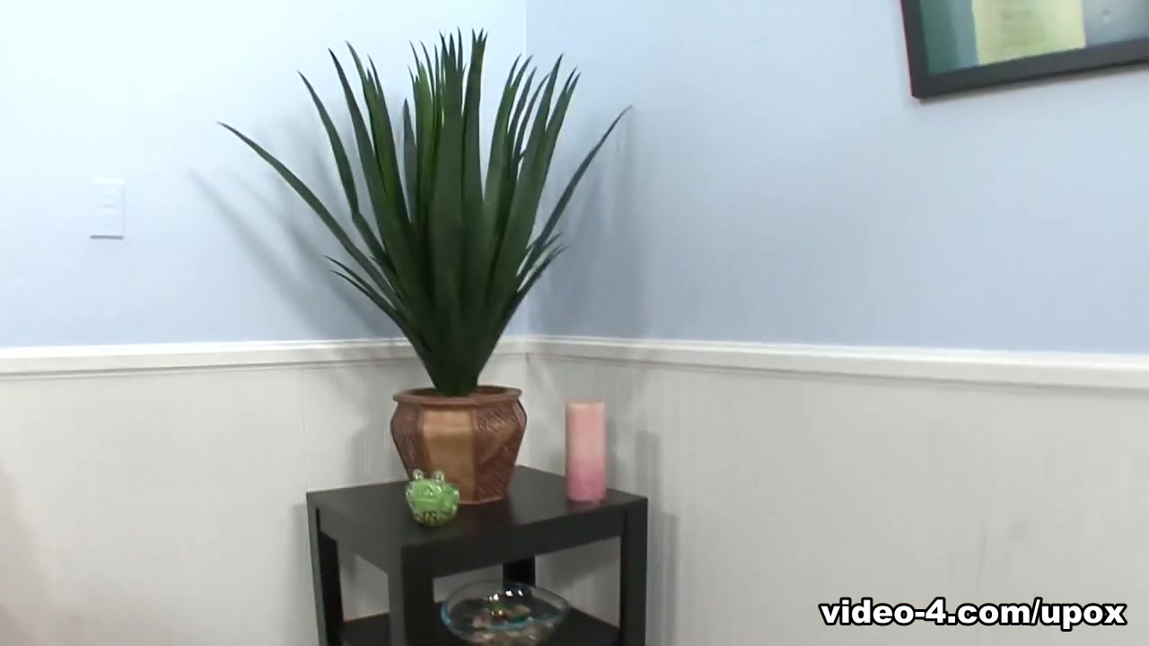 Sadie West in Brunette Sadie West Does Such An Amazing Footjob - Upox
