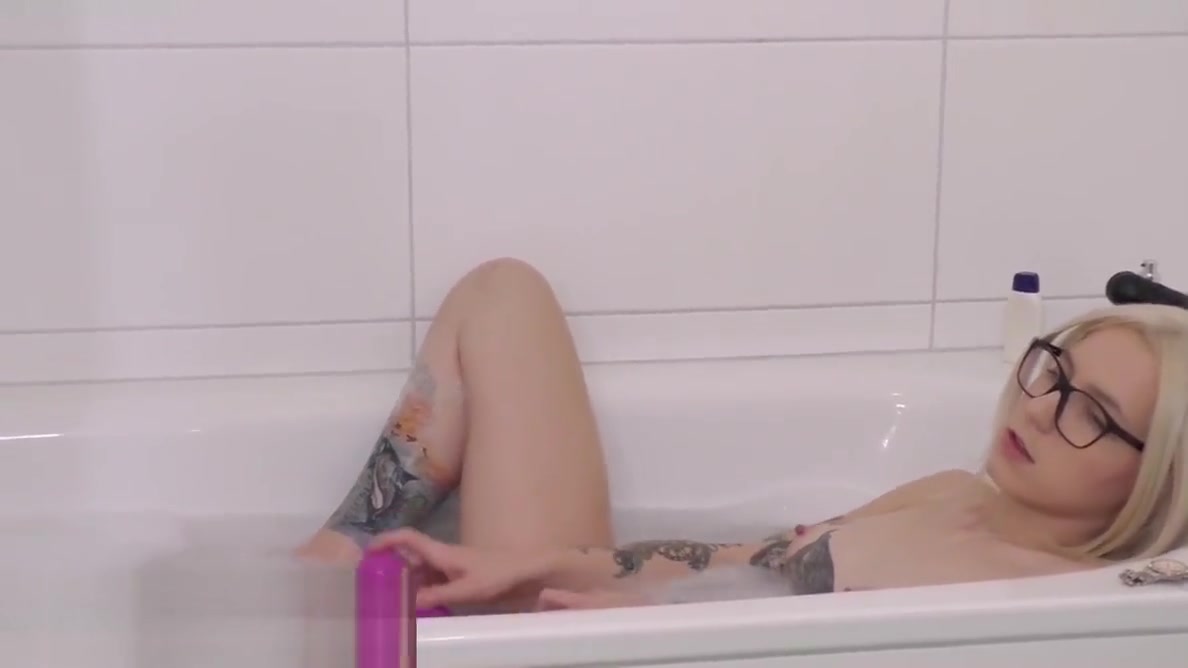 MyDirtyHobby - Gorgeous tattooed amateur masturbates