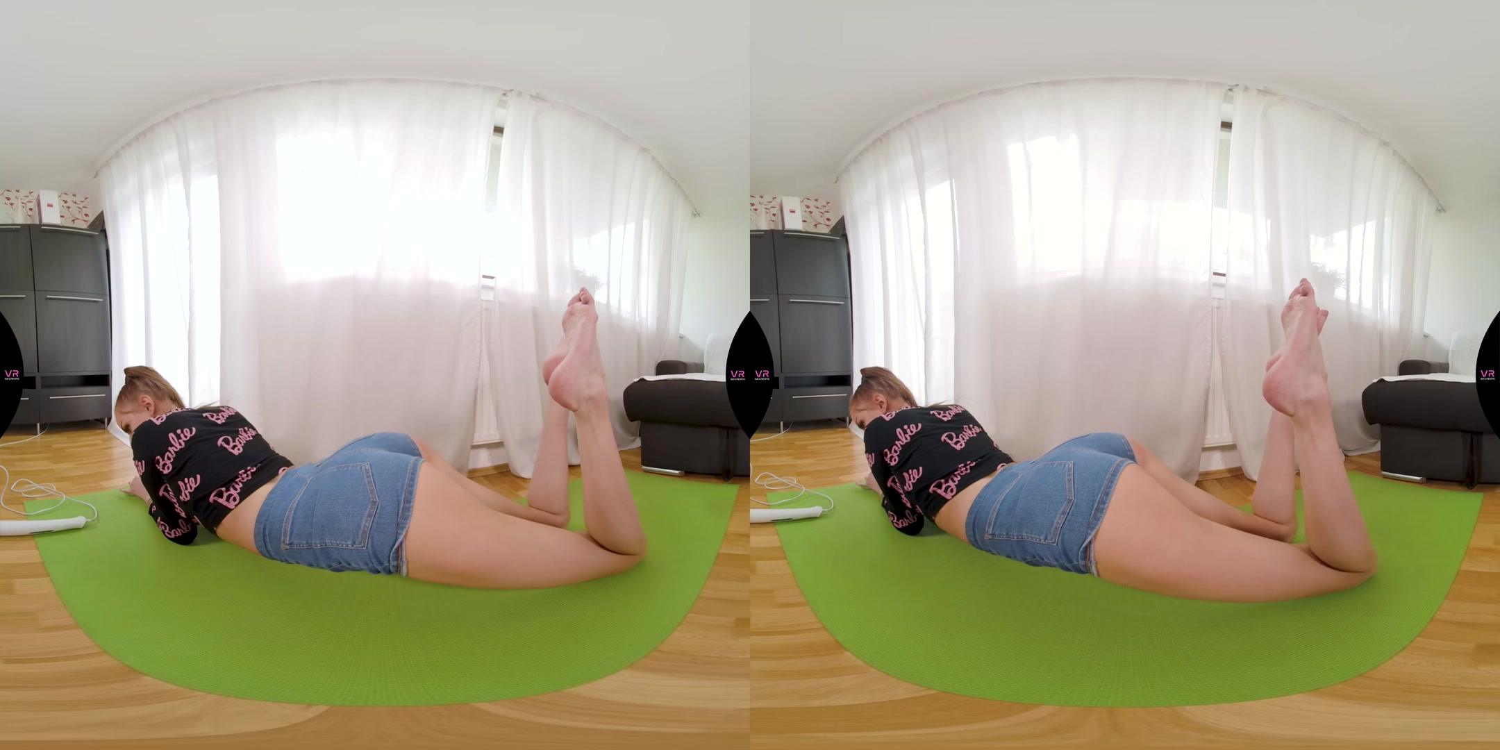 Hot Brunette teen 18+ Show On The Mat - VRSexperts