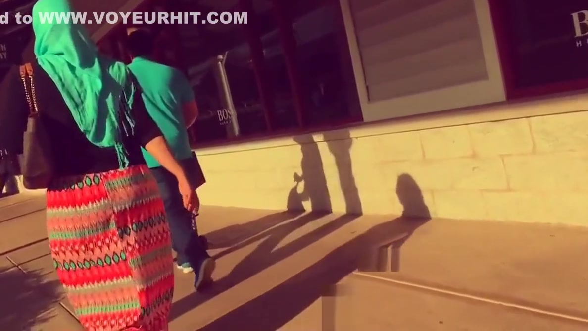 hijab wife big ass walking in street