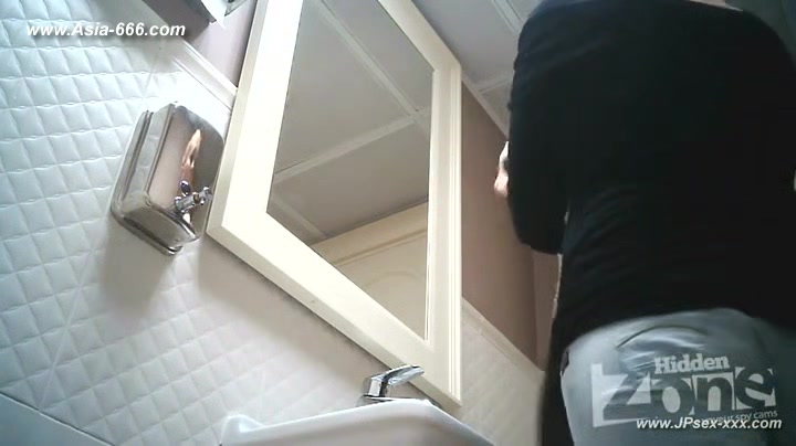 peeping blondes go to toilet.32
