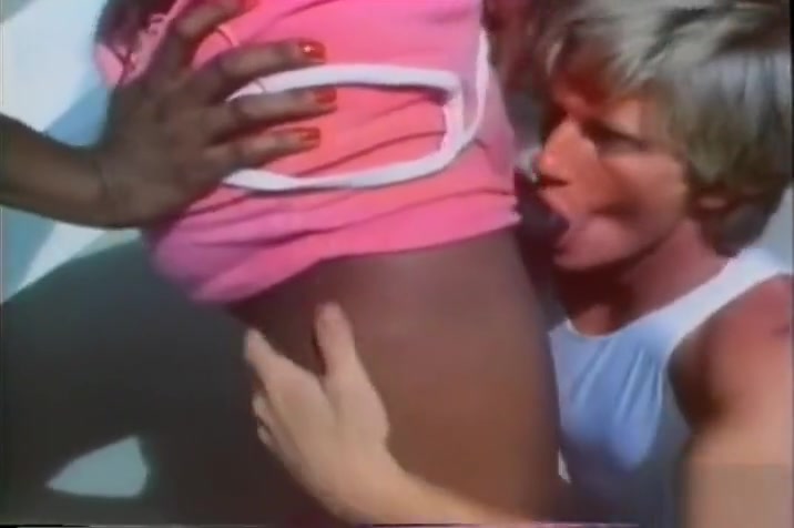 Hot shemale rimjob with cumshot