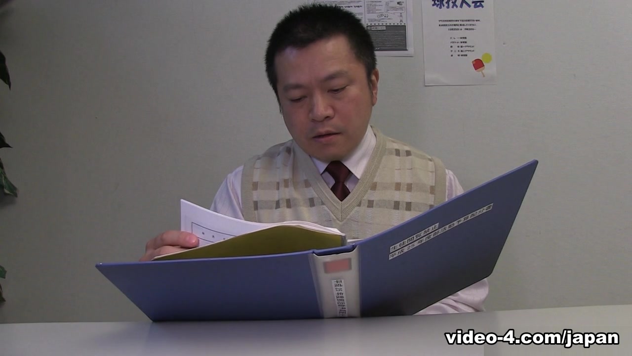 Sayaka Aishiro is shy to meet a guy in the toilet - JapanHDV