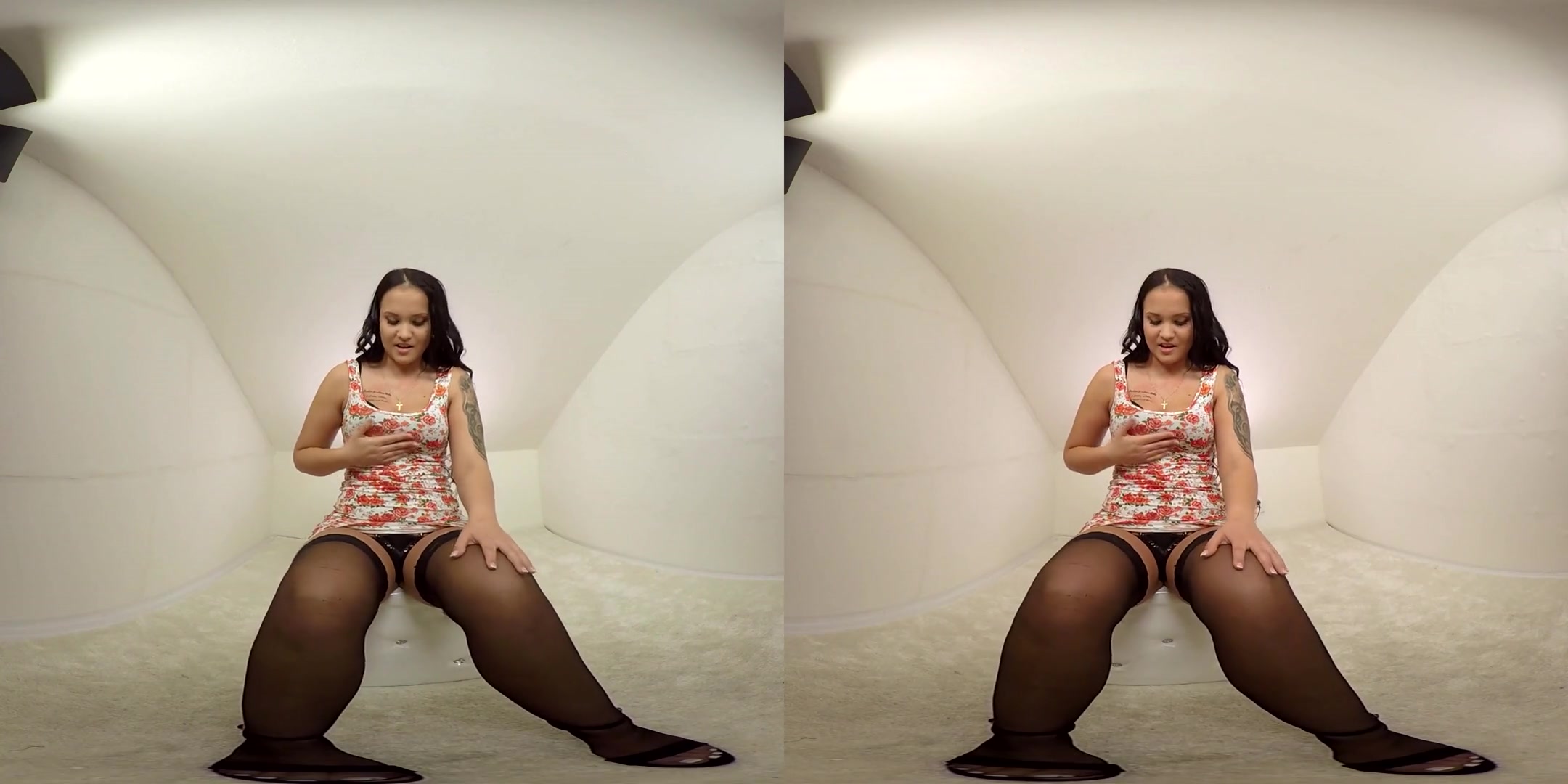 Jennifer Mendez in Hot Jennifer Mendez Cumming Nylons - BravoModelsMedia