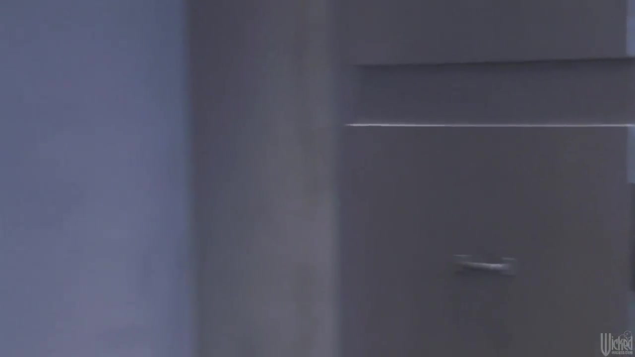 Alektra Blue and other pornstars in MIB XXX parody