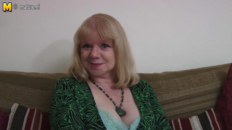 Naughty British Mature Slut Getting Wet And Wild - MatureNL