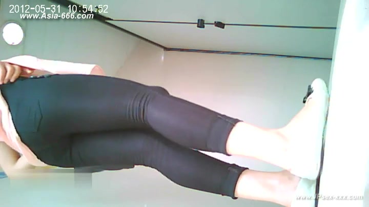 chinese girls go to toilet. 39