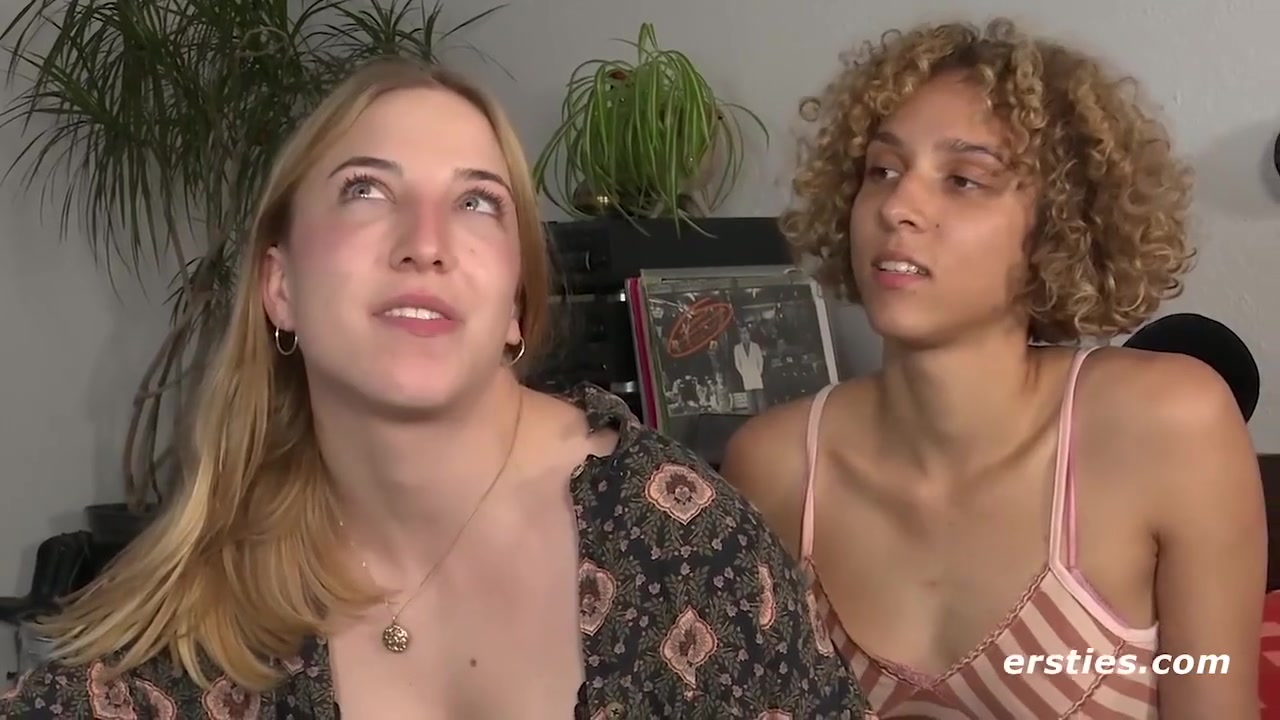 Geile Blondine Aus Suddeutschland Wird Ganz Schon Von Freundin Verwohnt