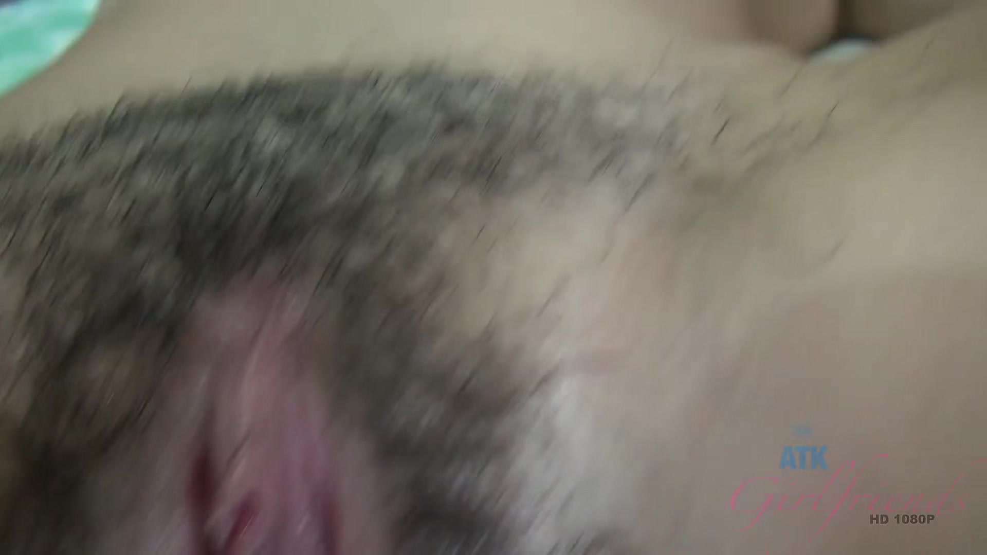 She Gives You Head Before Sliding Her Bush Over Your Shaft