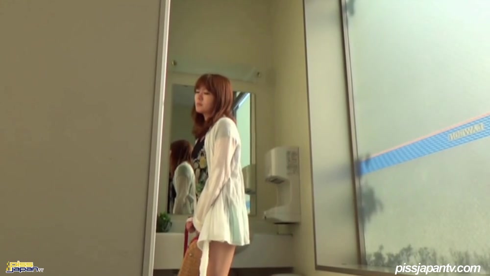 Run For The Restroom! - PissJapanTV