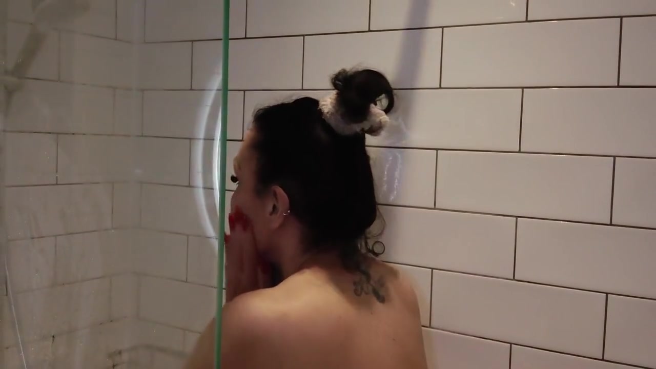 Nicoole Dupapillon Uks Longest Labia - A Sexy Shower