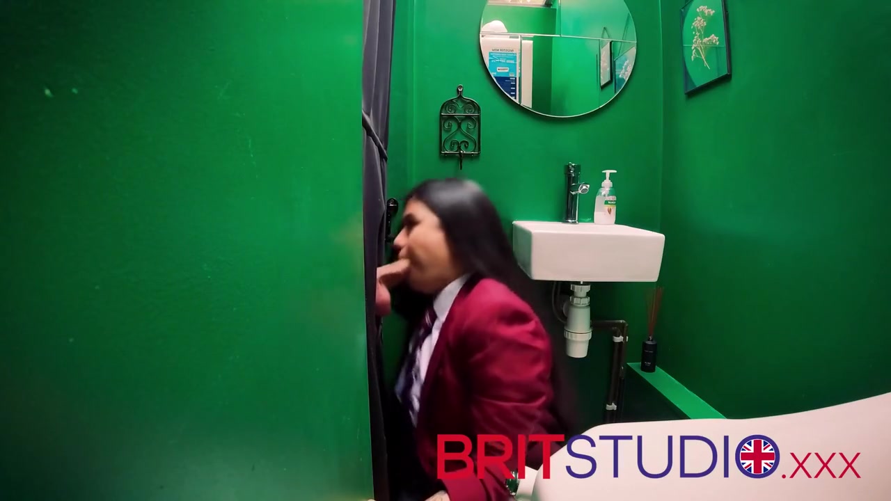 British 18 Year Old Gives An Amazing Blowjob And Swallows A Massive Load Of Cum At The Gloryhole